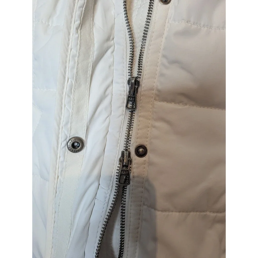 Vintage Y2K Abercrombie & Fitch White Preppy Short Puffer Jacket Medium Ski Coat